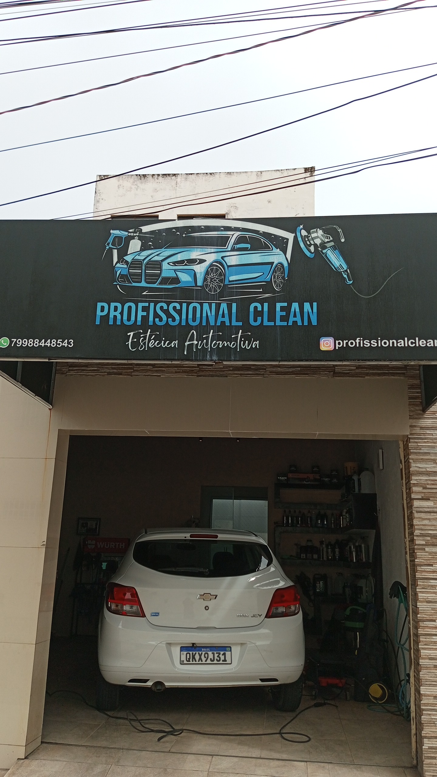 Revitalização completa da pintura e detalhes impecáveis na lavagem premium. O brilho intenso e a conservação dos acabamentos mostram nosso compromisso com a qualidade. Seu veículo merece esse cuidado excepcional!