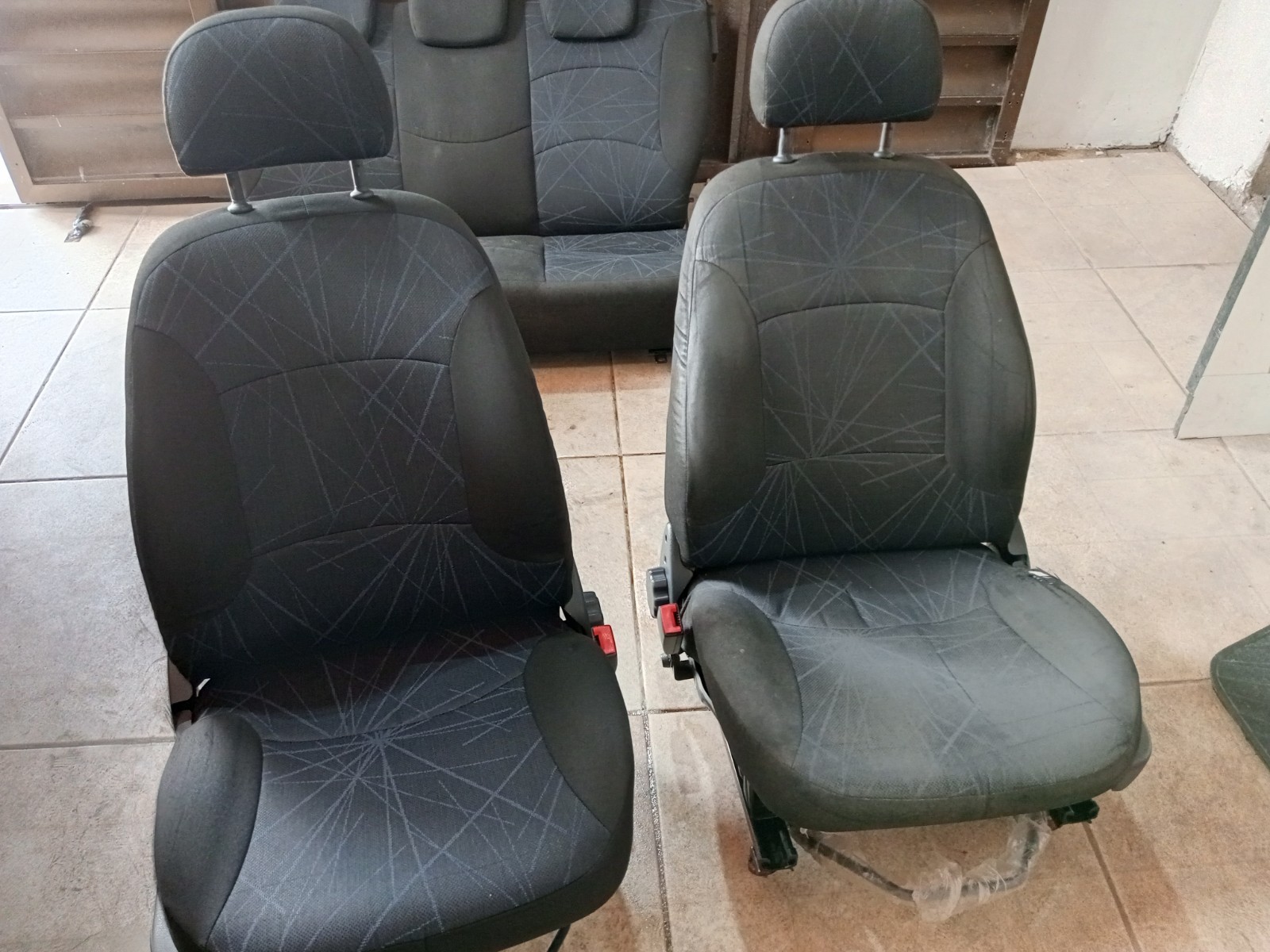 Transformamos os bancos desgastados em um visual renovado! Cada detalhe perfeitamente limpo, garantindo conforto e frescor para sua experiência. Confie em quem entende de qualidade e profissionalismo na limpeza automotiva.